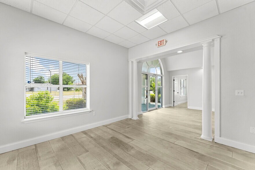 More Photos Of 5907 Sr-22, Panama City Funeral Home For Lease