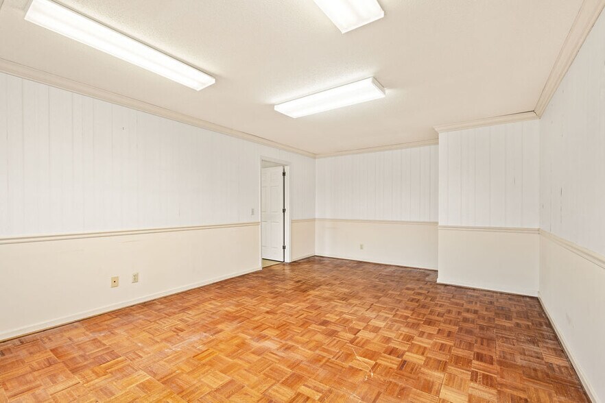 More Photos Of 300 Forest Ave, Chattanooga Office For Sale