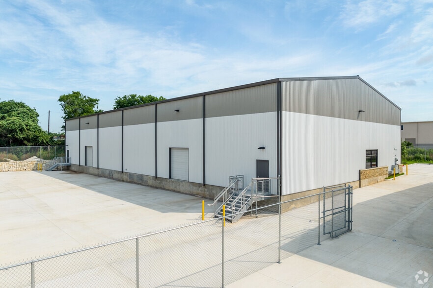 More Photos Of 4437 Supply Ct, Austin Unknown For Lease