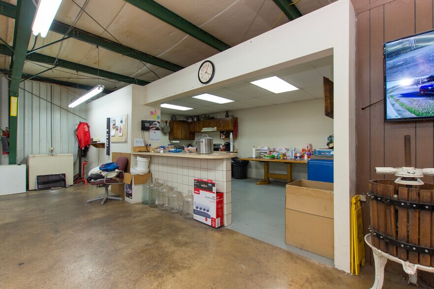 More Photos Of 1453 Johnson Ave, New Hope Manufacturing For Sale