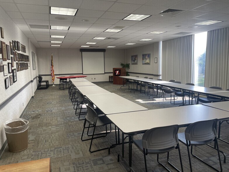 More Photos Of 100 W Grove St, El Dorado Office For Lease