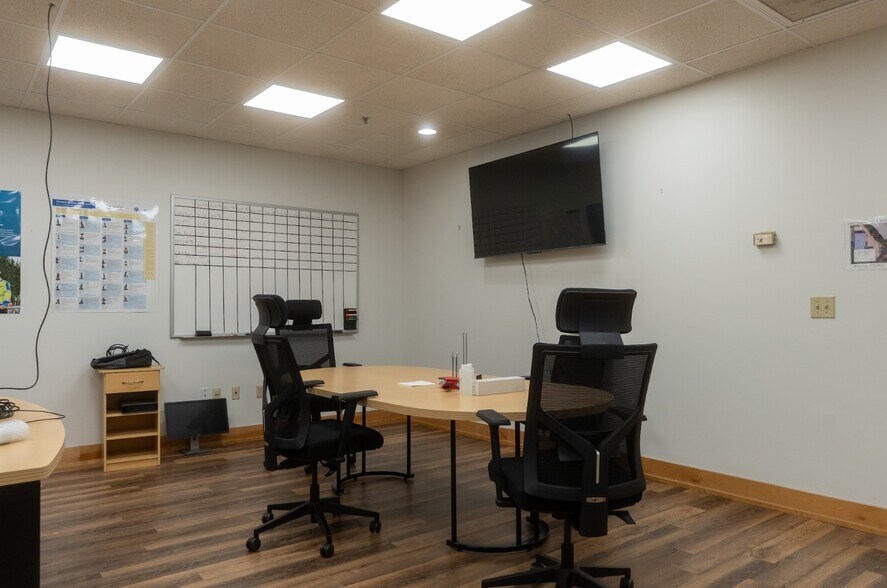 More Photos Of 207 Park Ct, Ridgeland Warehouse For Lease
