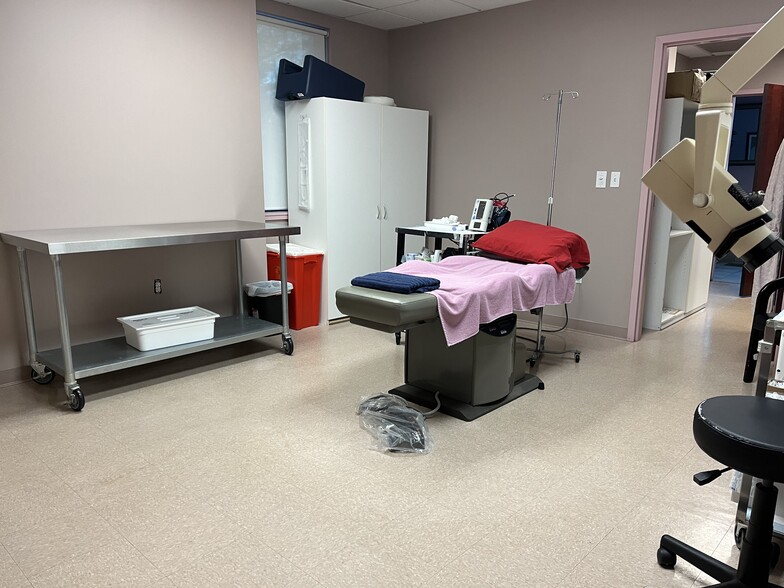 More Photos Of 1407 S County Trl, East Greenwich Medical For Lease