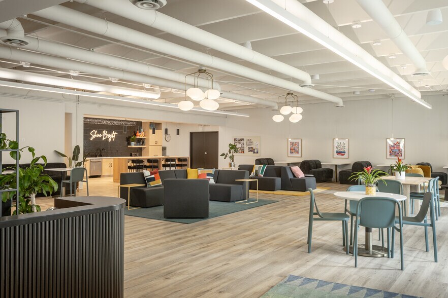 More Photos Of 2378 Wilshire Blvd, Mound Warehouse For Lease