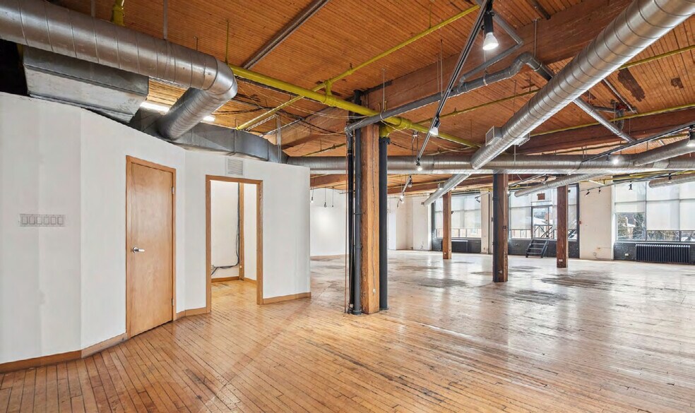More Photos Of 183 Bathurst St, Toronto Office For Lease