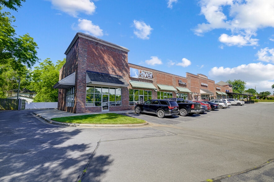 More Photos Of 200 Dobys Bridge Rd, Fort Mill Storefront For Lease