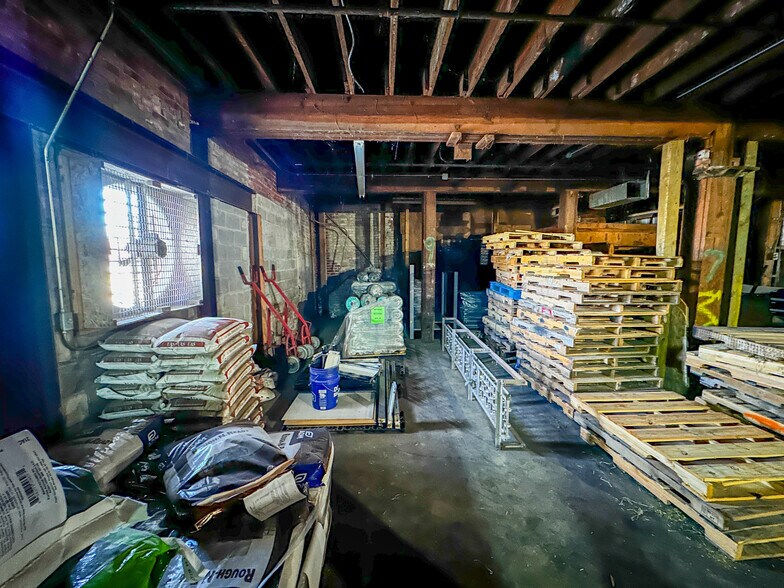 More Photos Of 230 D St NE, Miami Warehouse For Sale