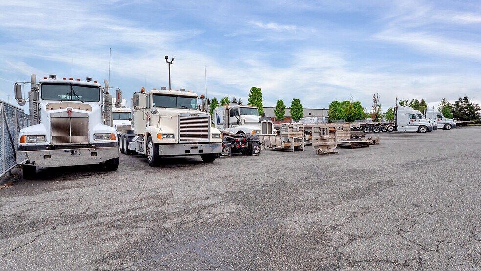 More Photos Of 7025 N Leadbetter Rd, Portland Service For Lease