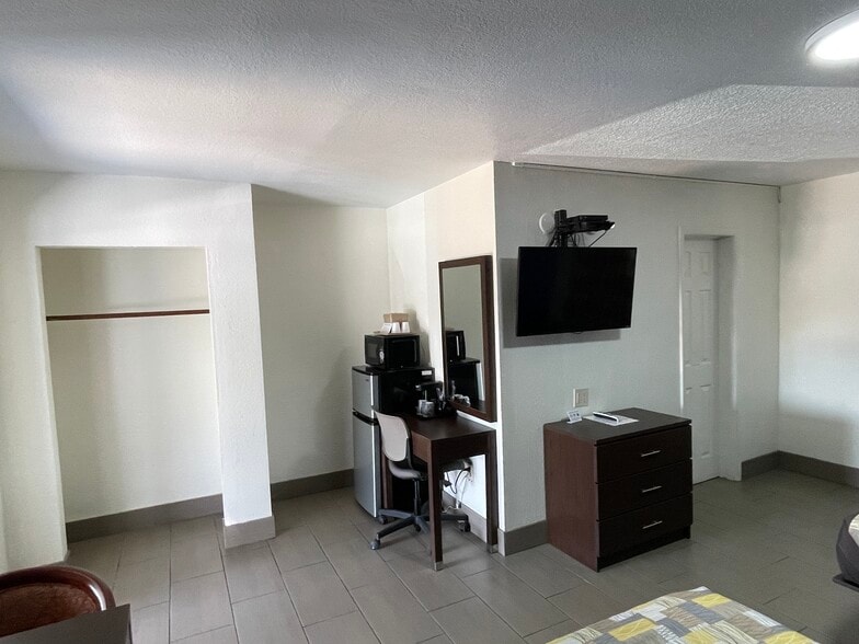 More Photos Of 10151 Tamiami Trl, Punta Gorda Hotel For Sale