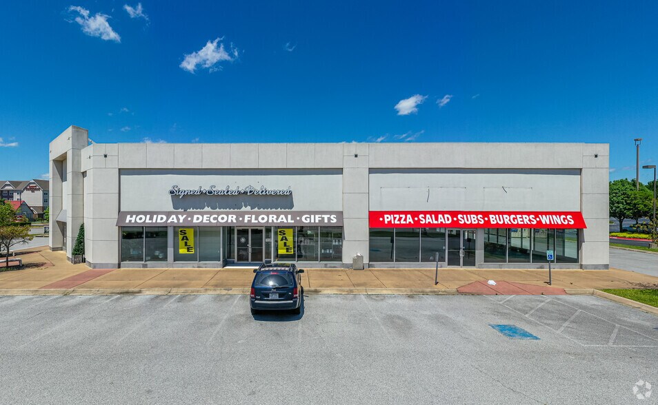 More Photos Of 529 46th St, Rogers Freestanding For Lease