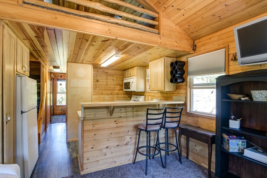 More Photos Of 61011 Cedar Crest Ln, Lakeshore Specialty For Sale
