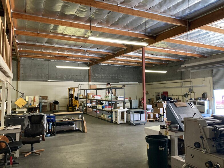 More Photos Of 2455 Lewis Ave, Signal Hill Warehouse For Sale