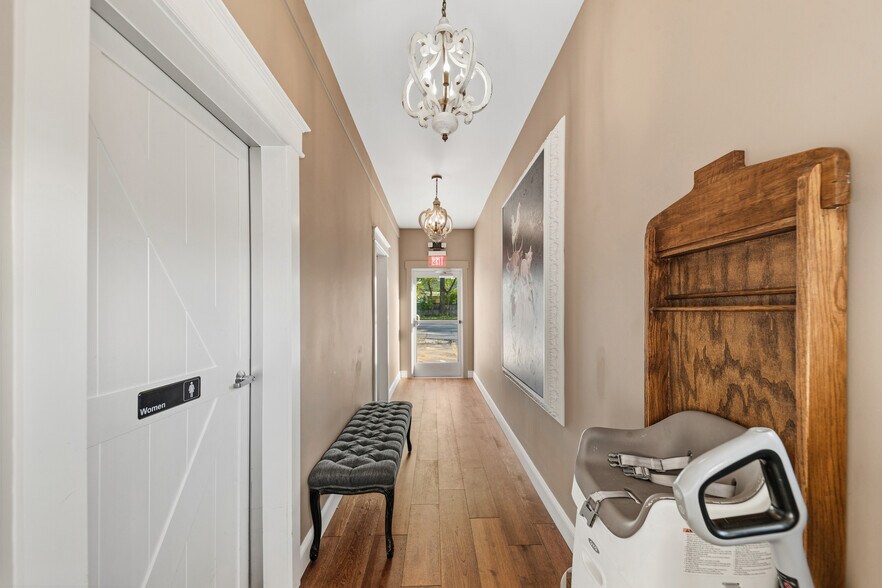 More Photos Of 320 W College St, Pulaski Fast Food For Sale