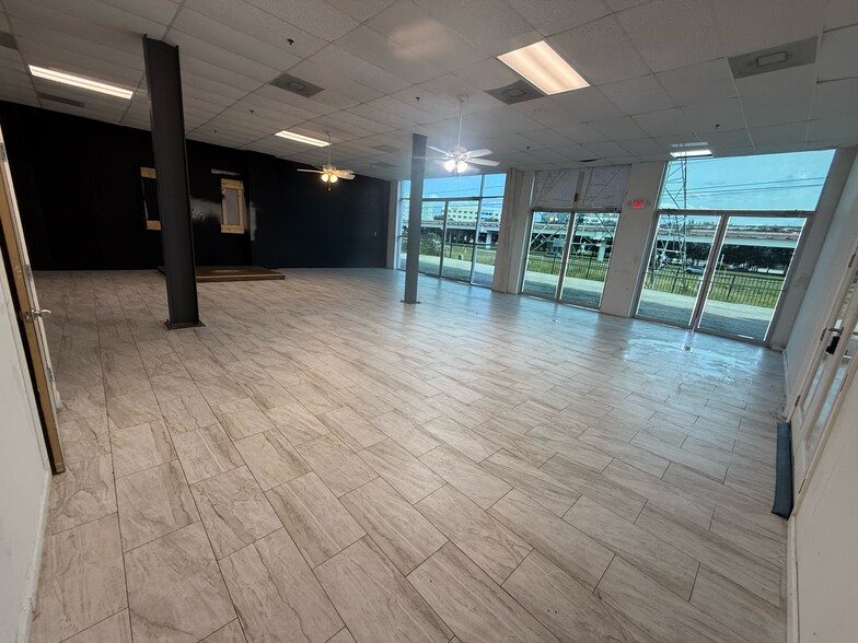 More Photos Of 6140 N Sam Houston Pky W, Houston Office For Lease