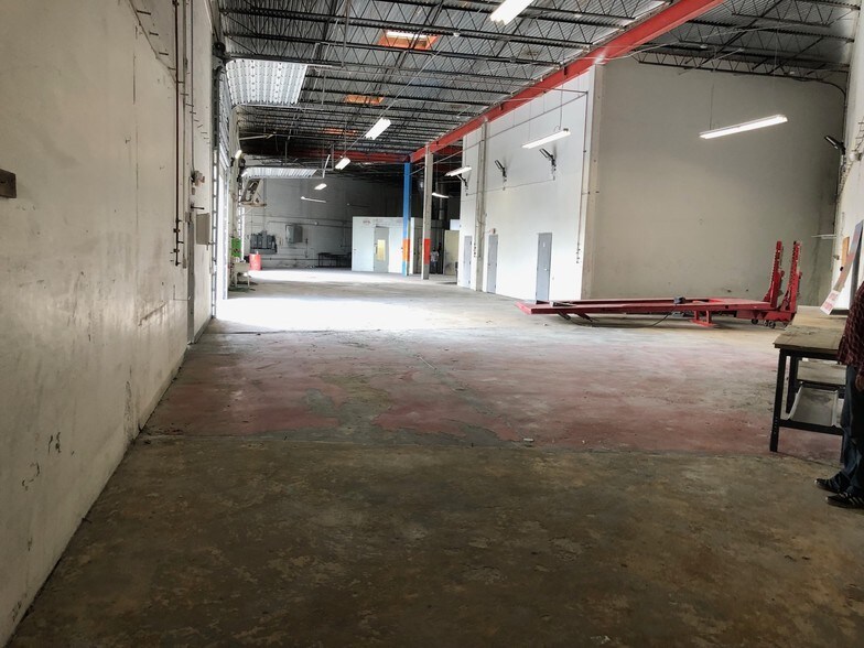 More Photos Of 660 NW 137th St, North Miami Warehouse For Sale