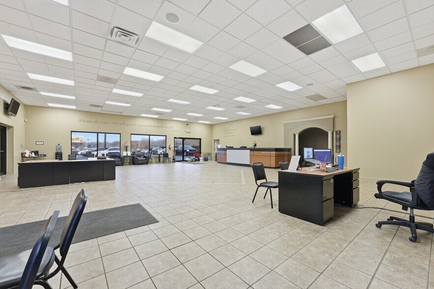 More Photos Of 3925 N Oak, Kansas City Auto Dealership For Sale