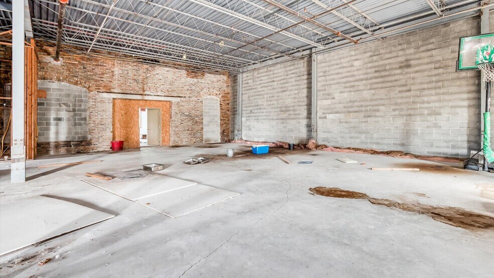 More Photos Of 701 Main St, Dresden Storefront For Lease
