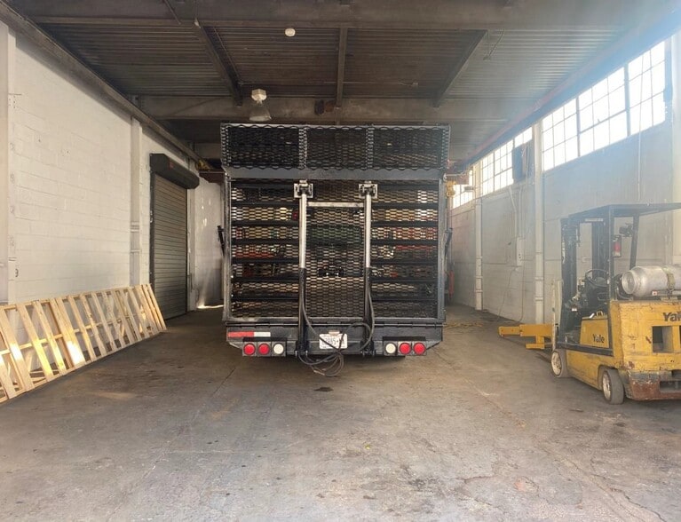 More Photos Of 294 Union Ave, New Rochelle Showroom For Lease