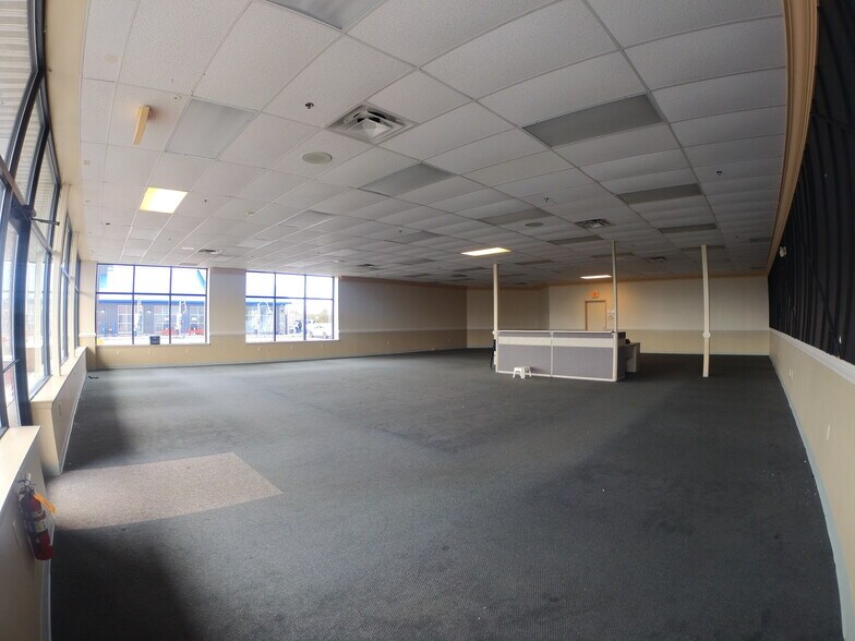 More Photos Of 20991 Arsenal Street Rd, Watertown Freestanding For Lease