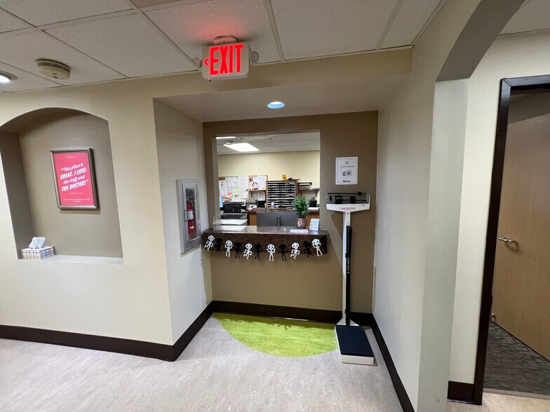 More Photos Of 872 Ohio Pike, Cincinnati Medical For Sale