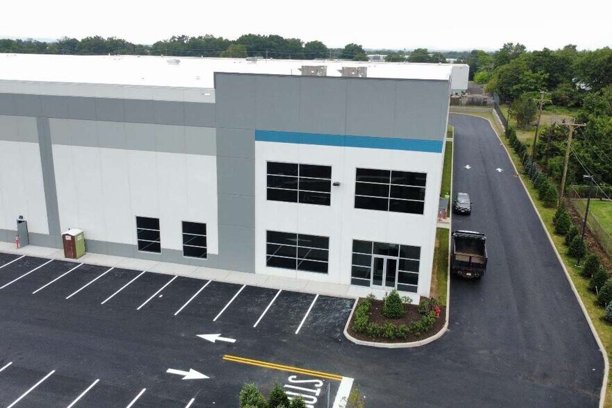 More Photos Of 110 Belmont Dr, Somerset Warehouse For Lease