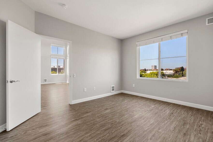 More Photos Of 1325 40th St, Emeryville Apartments For Lease