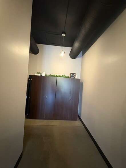 More Photos Of 402-404 S Scott Rd, Fort Wayne Showroom For Sale