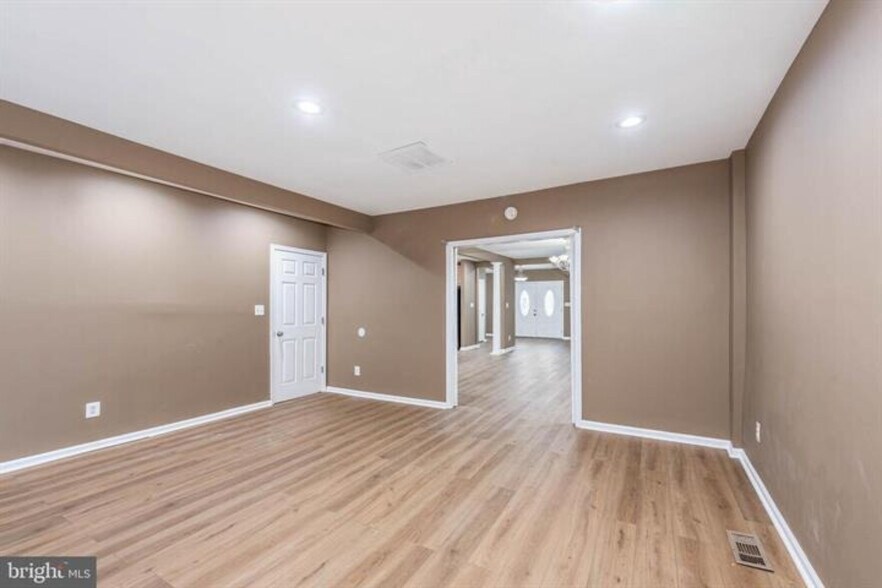 More Photos Of 4021 Barrington Rd, Baltimore Flex For Sale