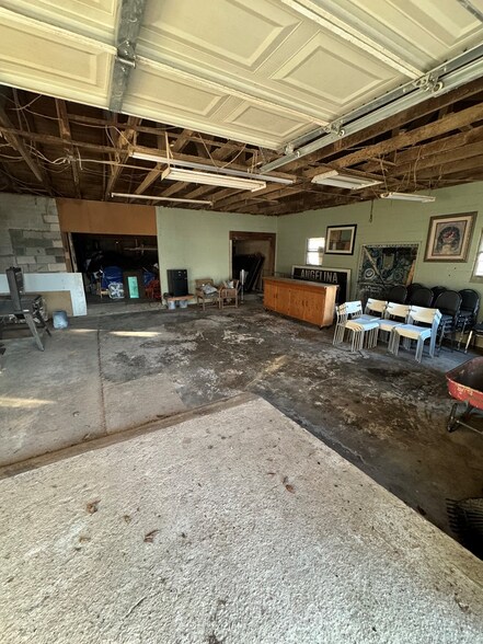 More Photos Of 815 N 3rd St, Lufkin Storefront Retail Office For Sale