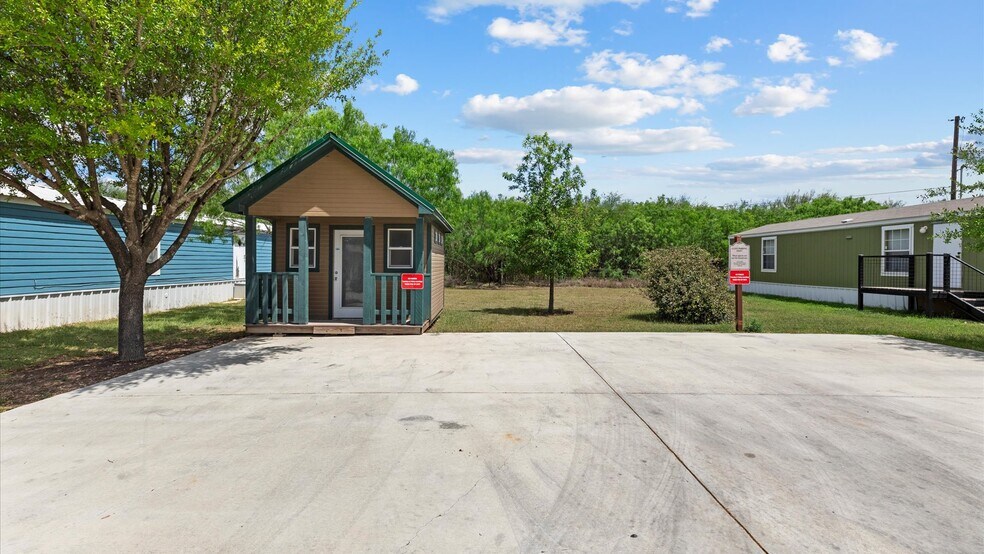 More Photos Of 1911 Wald Rd, New Braunfels Manufactured Housing Mobile Home Park For Sale