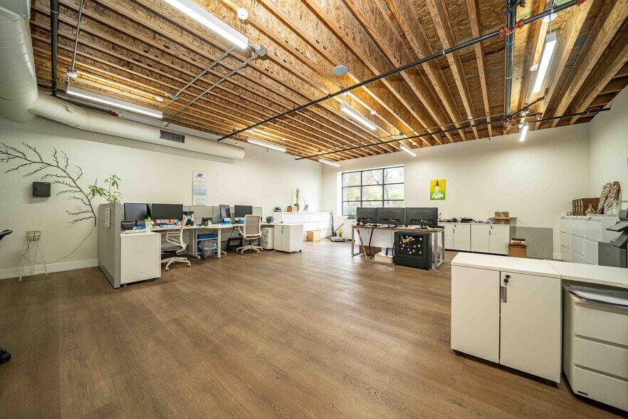 More Photos Of 2001 Saturn St, Monterey Park Light Distribution For Sale