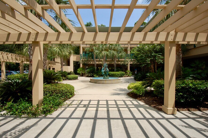 More Photos Of 23 N Main St, Hilton Head Island Office For Sale