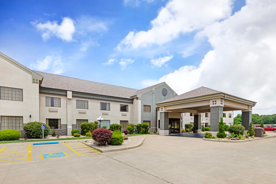 More Photos Of 106 Holiday Ln, Locust Grove Hotel For Sale