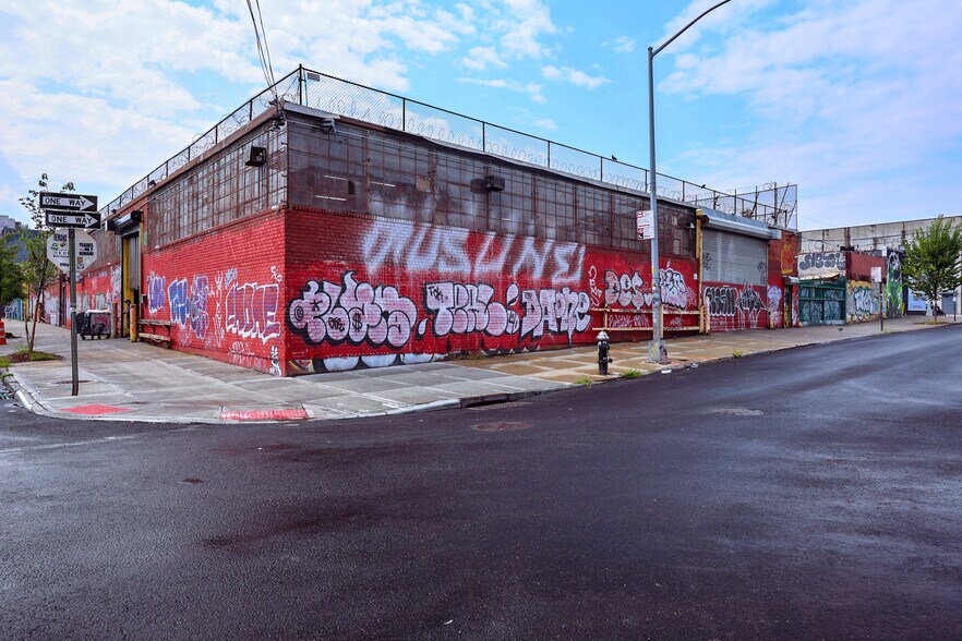 More Photos Of 275 Boerum St, Brooklyn Warehouse For Sale