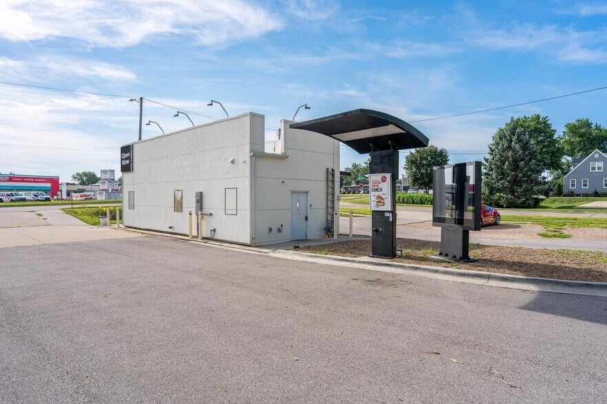 More Photos Of 1803 S Center St, Marshalltown Restaurant For Sale