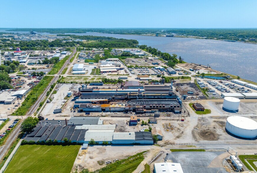 More Photos Of 225 33rd St, Bettendorf Manufacturing For Sale