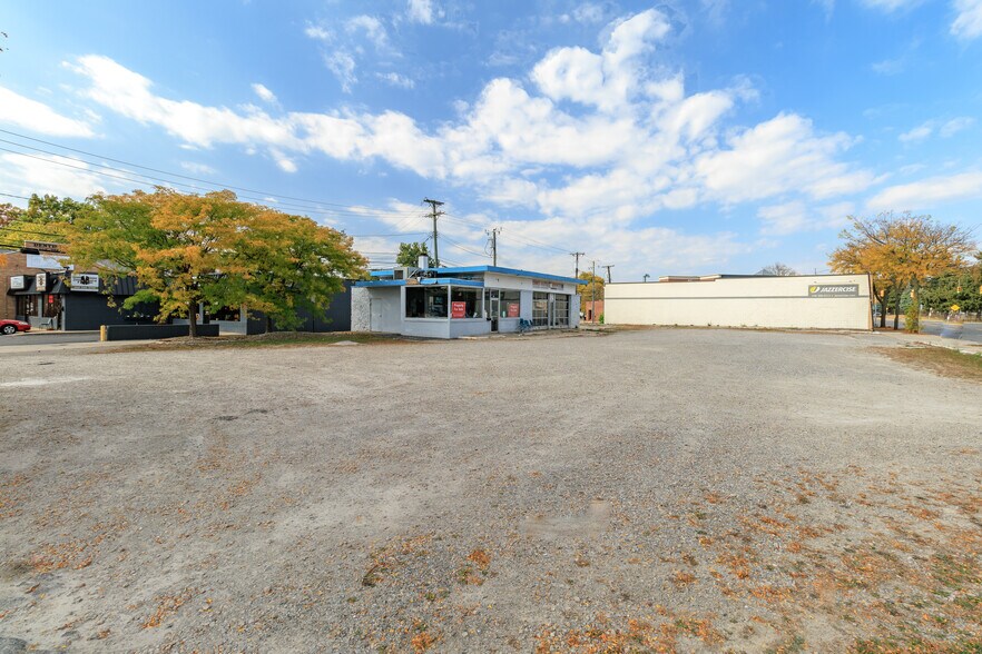 More Photos Of 1005 N Main St, Royal Oak Service Station For Sale