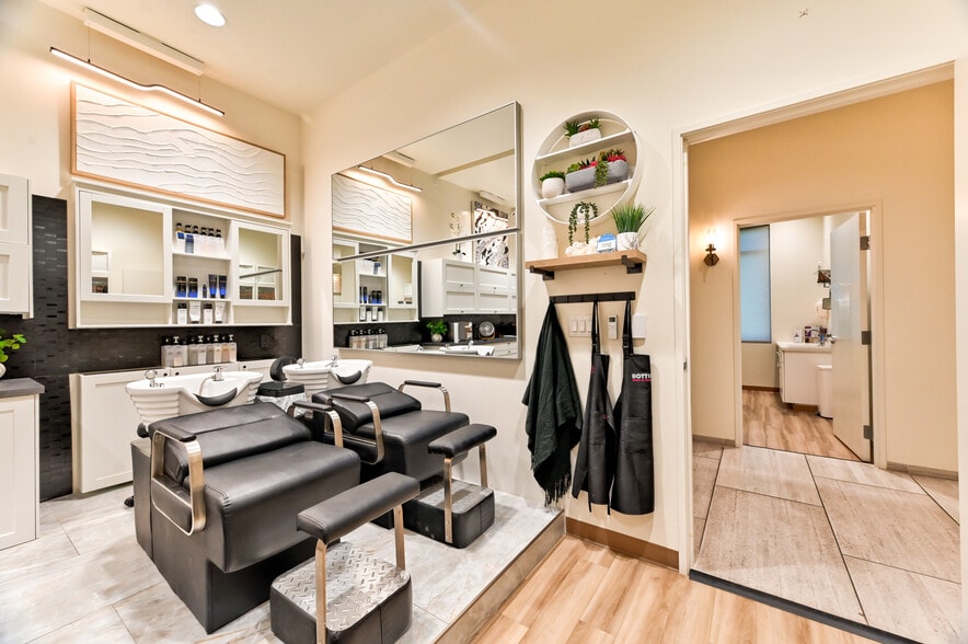 More Photos Of 5770 S Durango Dr, Las Vegas Medical For Sale