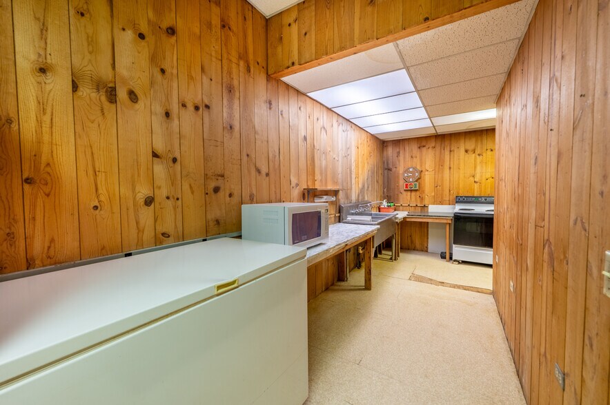 More Photos Of 6297 Columbia Rd NW, Dover Specialty For Sale