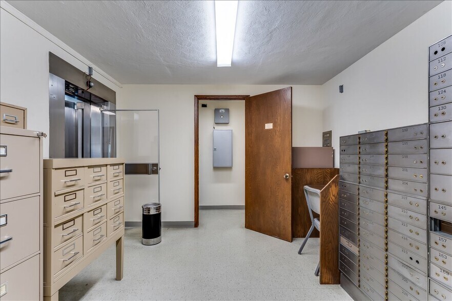 More Photos Of 116 S Lincoln St, Arlington Office For Sale