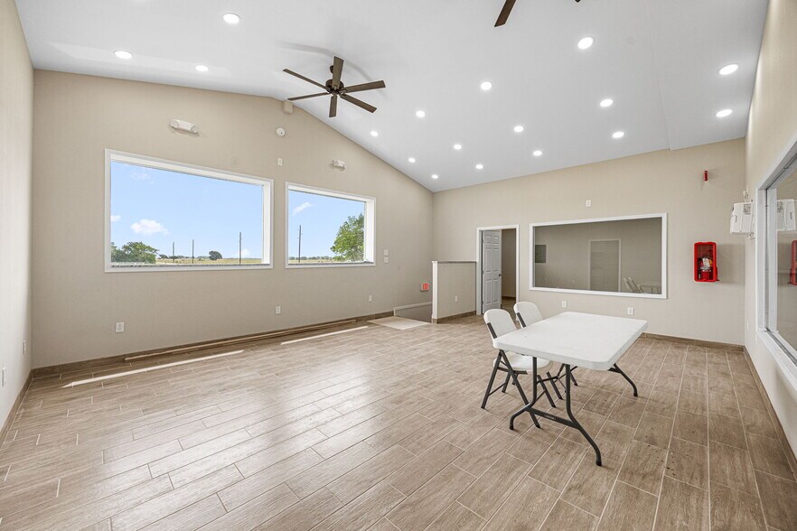 More Photos Of 15002 Bj Dusek Rd, Wallis Flex For Sale