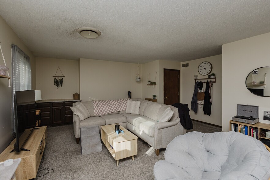 More Photos Of 3102 Sierra Pky, Hutchinson Apartments For Sale