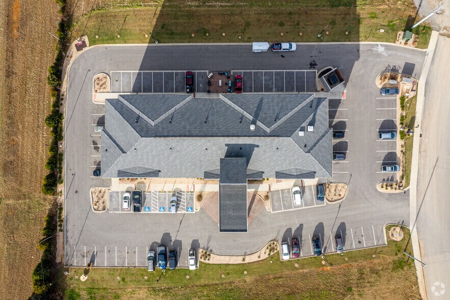 More Photos Of 230 Cracker Barrel Dr, Clarksville Hotel For Sale