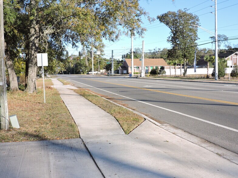More Photos Of 8141 Ramona Blvd, Jacksonville Veterinarian Kennel For Lease