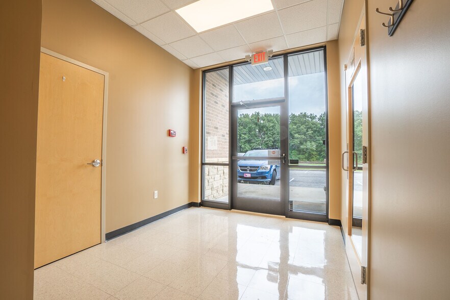 More Photos Of 227 Monogard Dr, Manchester Medical For Sale