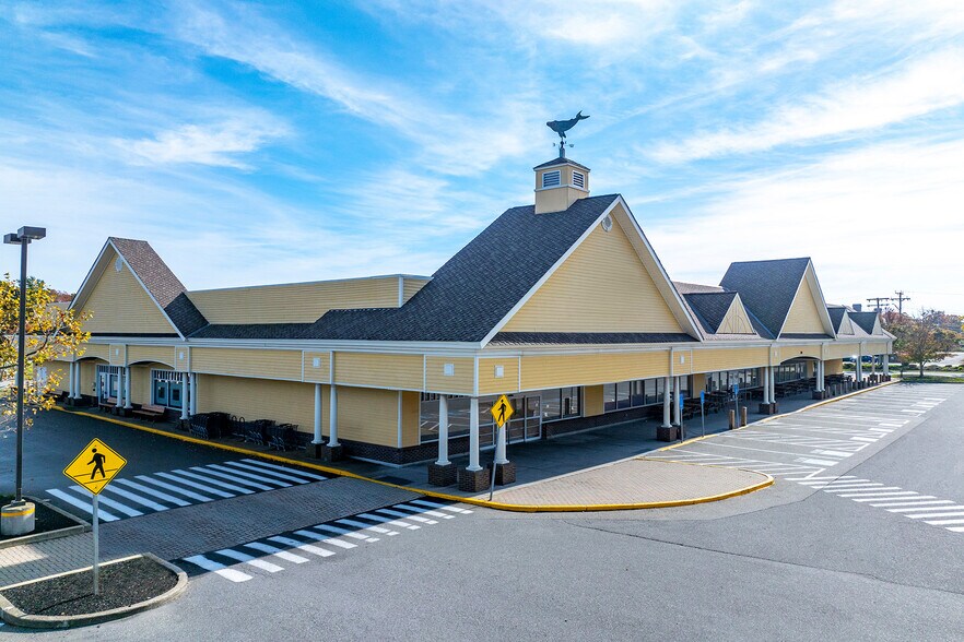 More Photos Of 768 Iyannough Rd, Hyannis Unknown For Lease