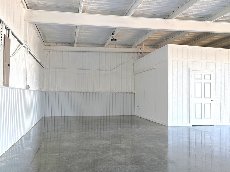 More Photos Of 6366-6414 FM 1715, Lampasas Flex For Lease