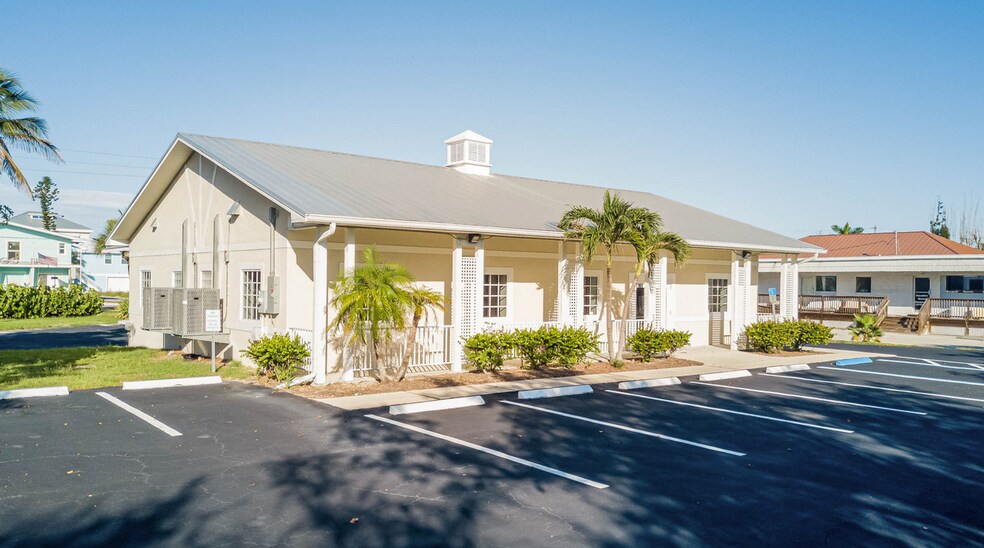 More Photos Of 6061 Estero Blvd, Fort Myers Bank For Sale