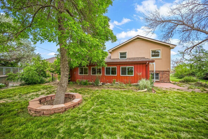 More Photos Of 1335 S Kio St, Watkins Veterinarian Kennel For Sale