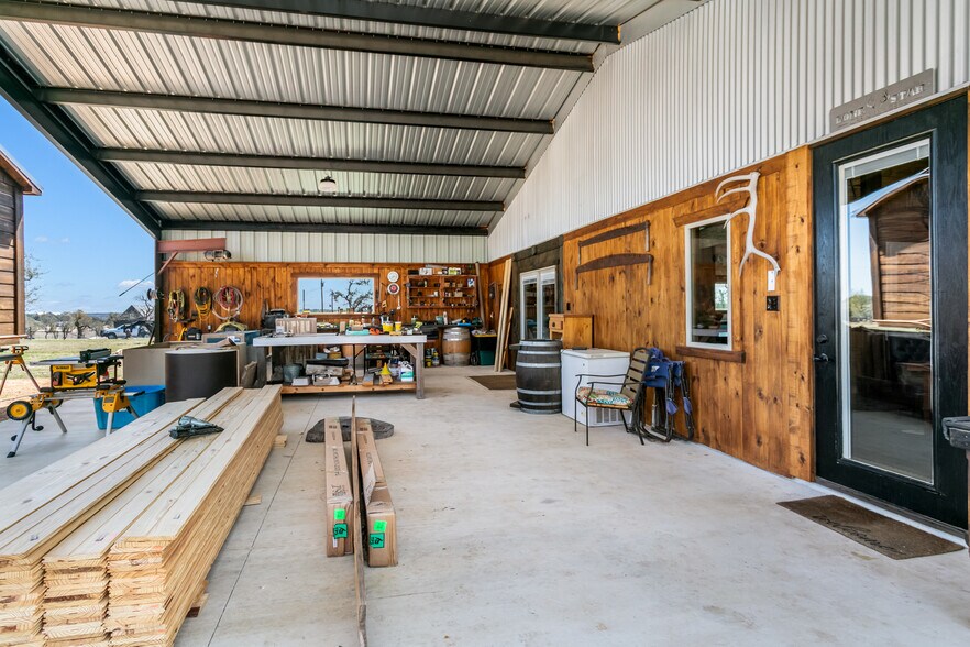 More Photos Of 100 Five Star Trl, Fredericksburg Hotel For Sale